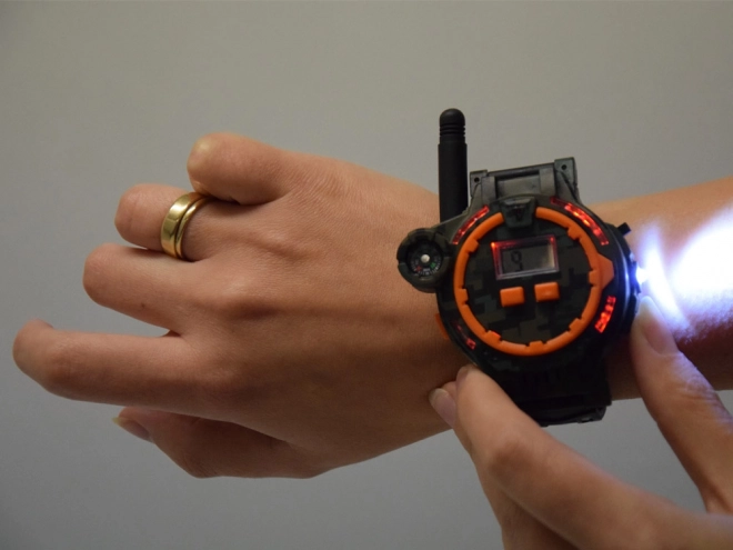 Militaire horloge met radio en kompas