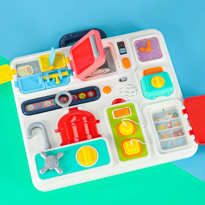 Montessori manipulatiebord met keukenelementen en leermatige klok