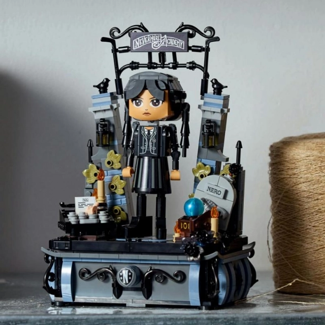 LEGO Wednesday Addams figuur
