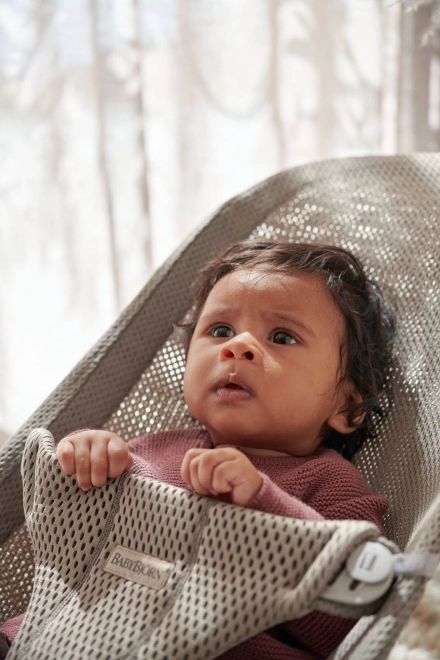 BABYBJORN - Wipstoeltje BLISS MESH - Parelroze – Grijs beige