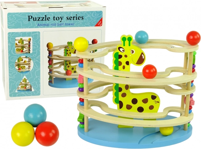 Houten glijbaan met kralen en giraffemotief