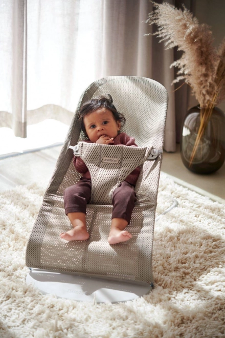 BABYBJORN - Wipstoeltje BLISS MESH - Parelroze – Grijs beige