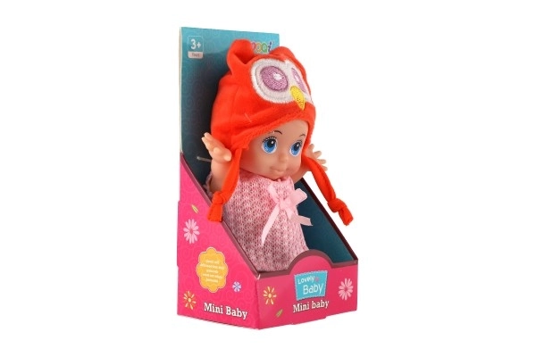 Poppenbaby met muts kunststof stevig lichaam 15cm 4 soorten in doosje 9x16x6cm