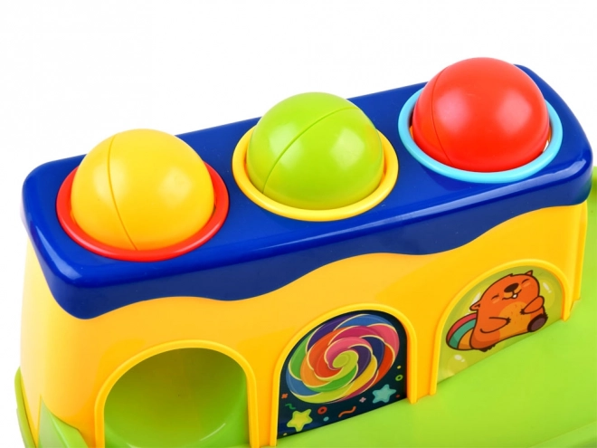 Kleurige hamer met ballen voor kinderen