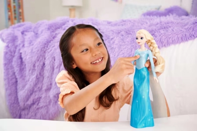 Zingende pop Elsa uit de film Frozen
