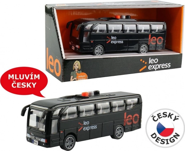 Bus LEO EXPRESS met licht en omroepberichten van chauffeur en crew