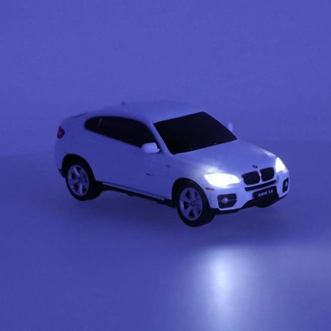 Op afstand bestuurbare auto BMW X6 1:24 wit