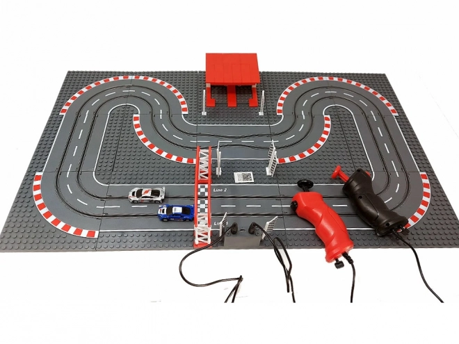 Racebaan met bouwauto's op afstandsbediening