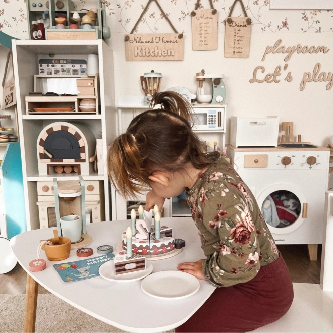 Houten verjaardagstaart met kaarsjes