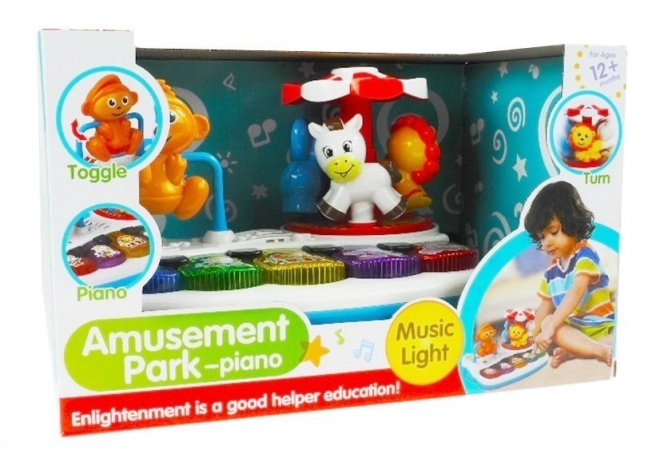 Pianinko met diertjes en draaimolen op de speelplaats