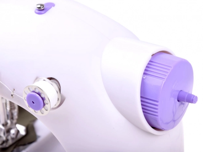 Mini naaimachine met voetpedaal
