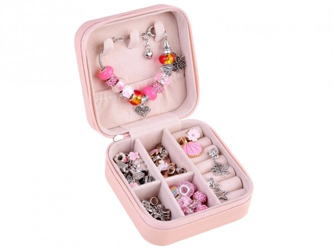 Creatieve kralenset voor het maken van armbanden met bedeltjes
