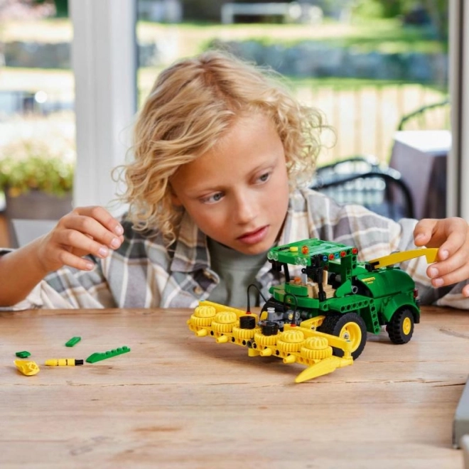 LEGO® Technic 42168 John Deere 9700 Veldhakselaar