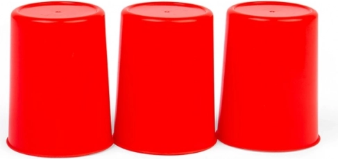 Eenvoudige trucs met bekers en toverstaf