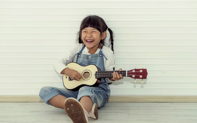 Kinder houten ukulele met 4 nylon snaren, bruin ECOTOYS