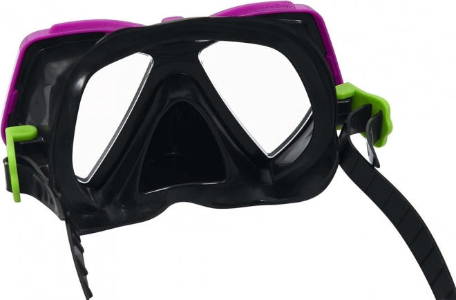 Roze duikset met masker en snorkel
