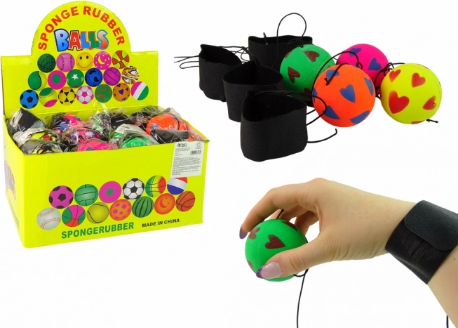 PU-bal aan elastiek 6 cm met hartjes