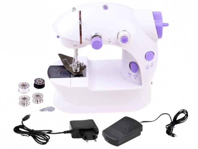Mini naaimachine met voetpedaal