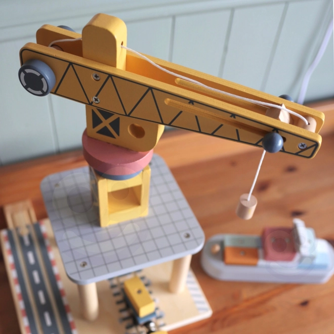 Houten set met havenkraan