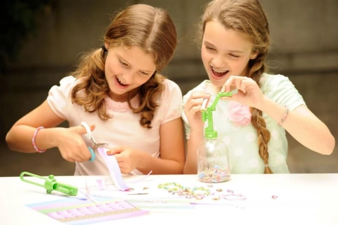 Recyclingapparaat voor het maken van papieren kralen