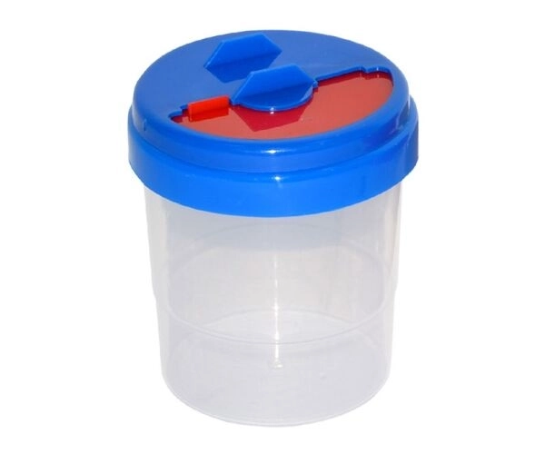 Bekertje voor water met plastic deksel