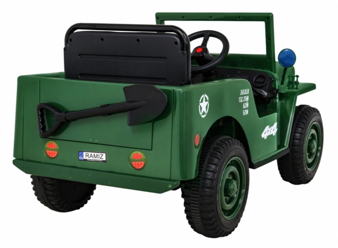 Retro groen militair voertuig voor kinderen + aandrijving 4x4 + afstandsbediening + 2 bagagedragers + langzame start + MP3 LED