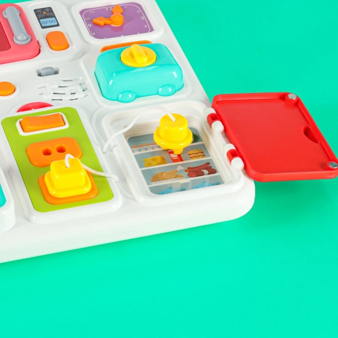 Montessori manipulatiebord met keukenelementen en leermatige klok
