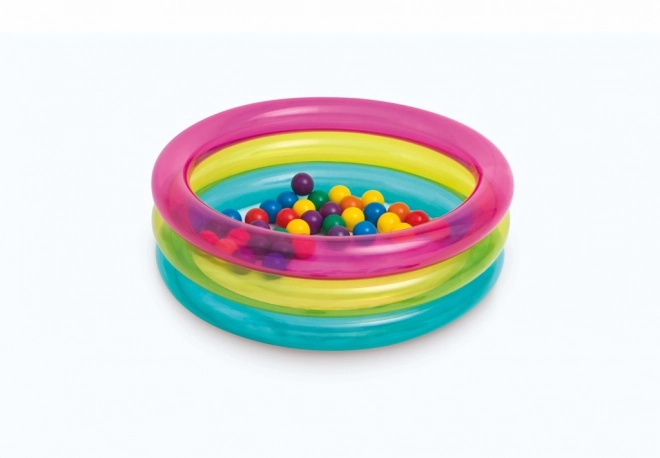 Zwembad met ballen