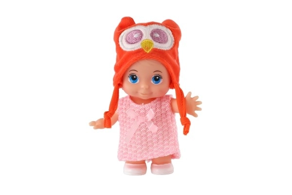 Poppenbaby met muts kunststof stevig lichaam 15cm 4 soorten in doosje 9x16x6cm