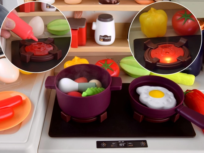 Realistische grote keuken met stoom, geluid en licht