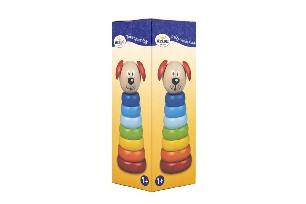Houten piramide met een hondje