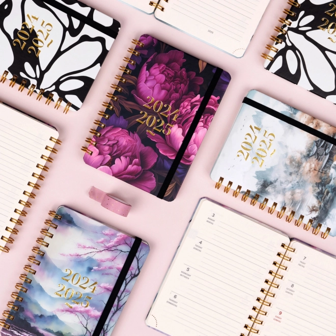 Spiraalvormige 18-maanden agenda Petito – Paarse bloemen 2024/2025, 13 × 18 cm