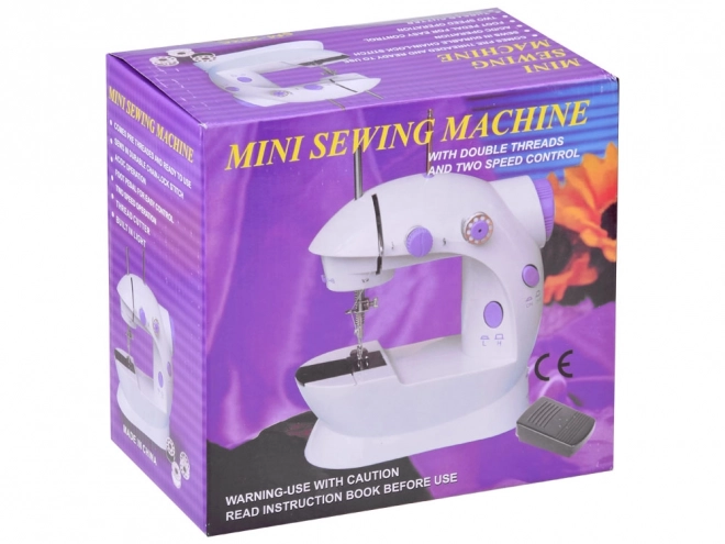 Mini naaimachine met voetpedaal