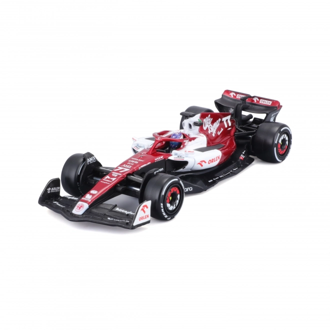 Model F1 Alfa Romeo Orlen C42 2022 met piloot