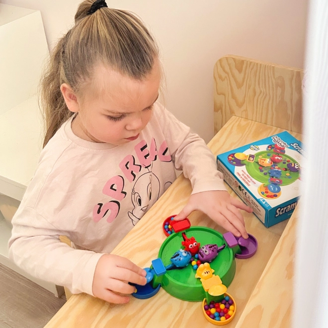 Leuk spel hongerige vrolijke kikkers en krokodillen