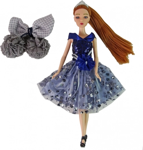 Glinsterende look en tiara voor een koninklijke stijl