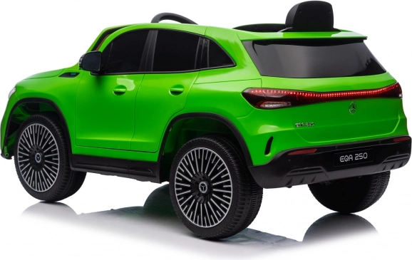 Elektrische auto Mercedes Benz EQA 250 groen
