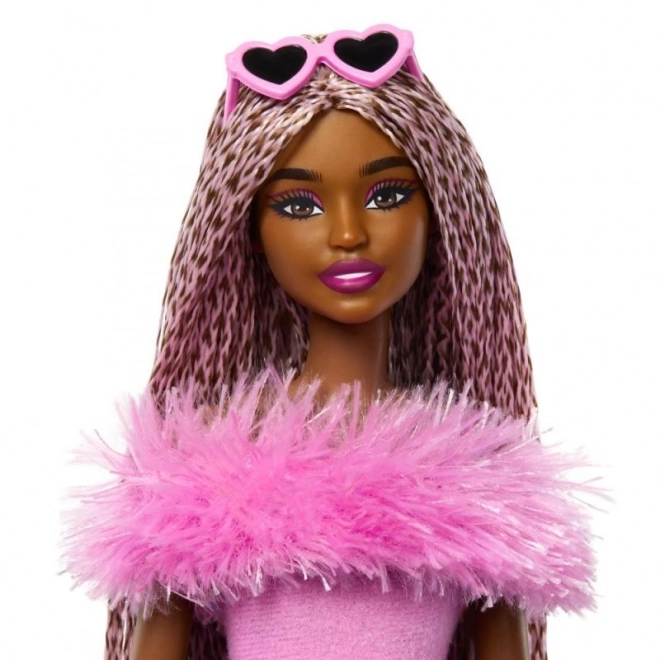 Barbie model in broekpak
