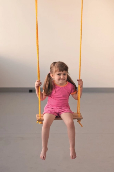 Houten schommel voor kinderen