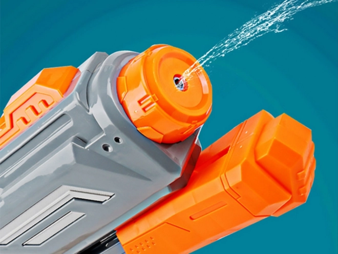 Grote waterpistool met pomp