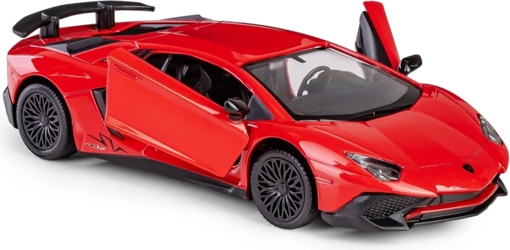 Openende deuren en gedetailleerd interieur