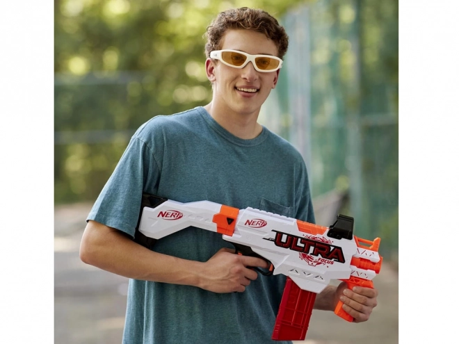 Groot automatisch Nerf Ultra Focus-pistool met kogels