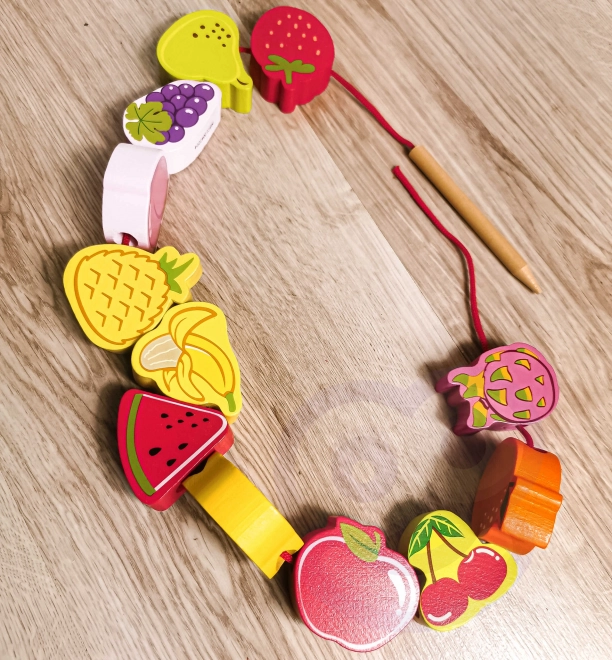 Houten rijgblokken met fruit
