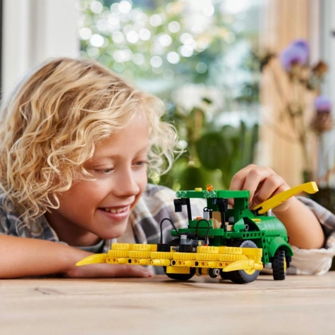 LEGO® Technic 42168 John Deere 9700 Veldhakselaar