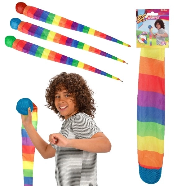 Bal met regenboogkleurige stoffen staart 100 cm op kaart