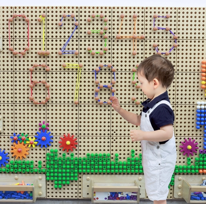 Masterkidz houten vrijstaande STEM-bord in de vorm van een huis met accessoires