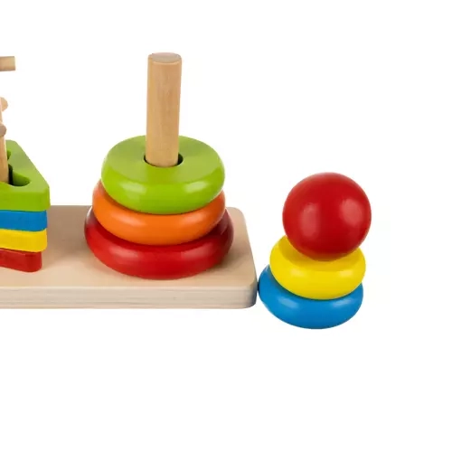 Houten kleurrijke piramide met vormen