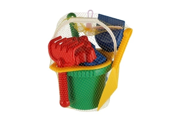 Emmer met zeef, schep, handelsschep en harkjes van plastic in netje 20x28x12cm 12m+