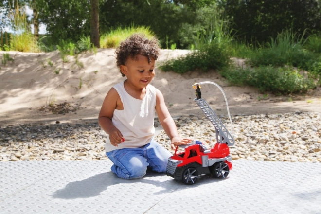 Auto Truxx 2 brandweer spuitende water plastic 29cm met figuurtje