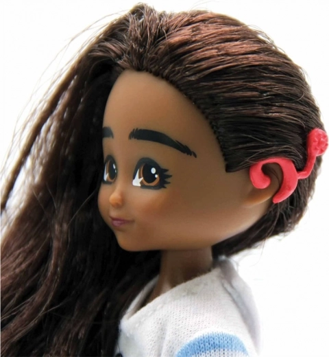 Realistische pop met cochleair implantaat